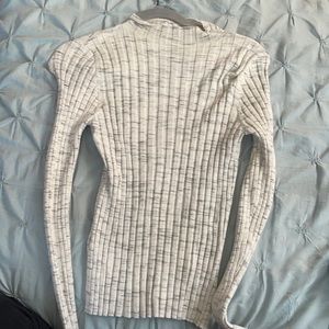 Long sleeve light grey ribbed top